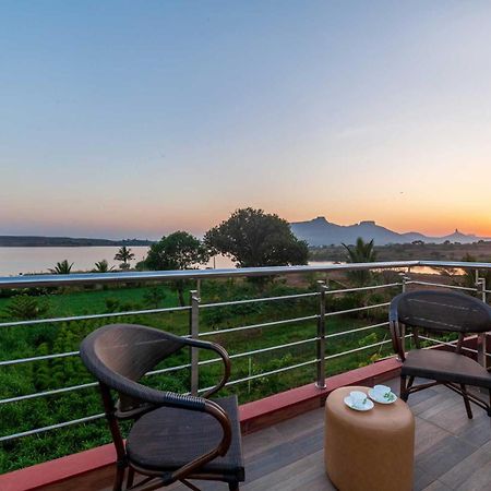 Luna Villa By Stayvista - Lakeside Charm With Terrace, Lush Lawn & Modern Decor Нашик Екстериор снимка