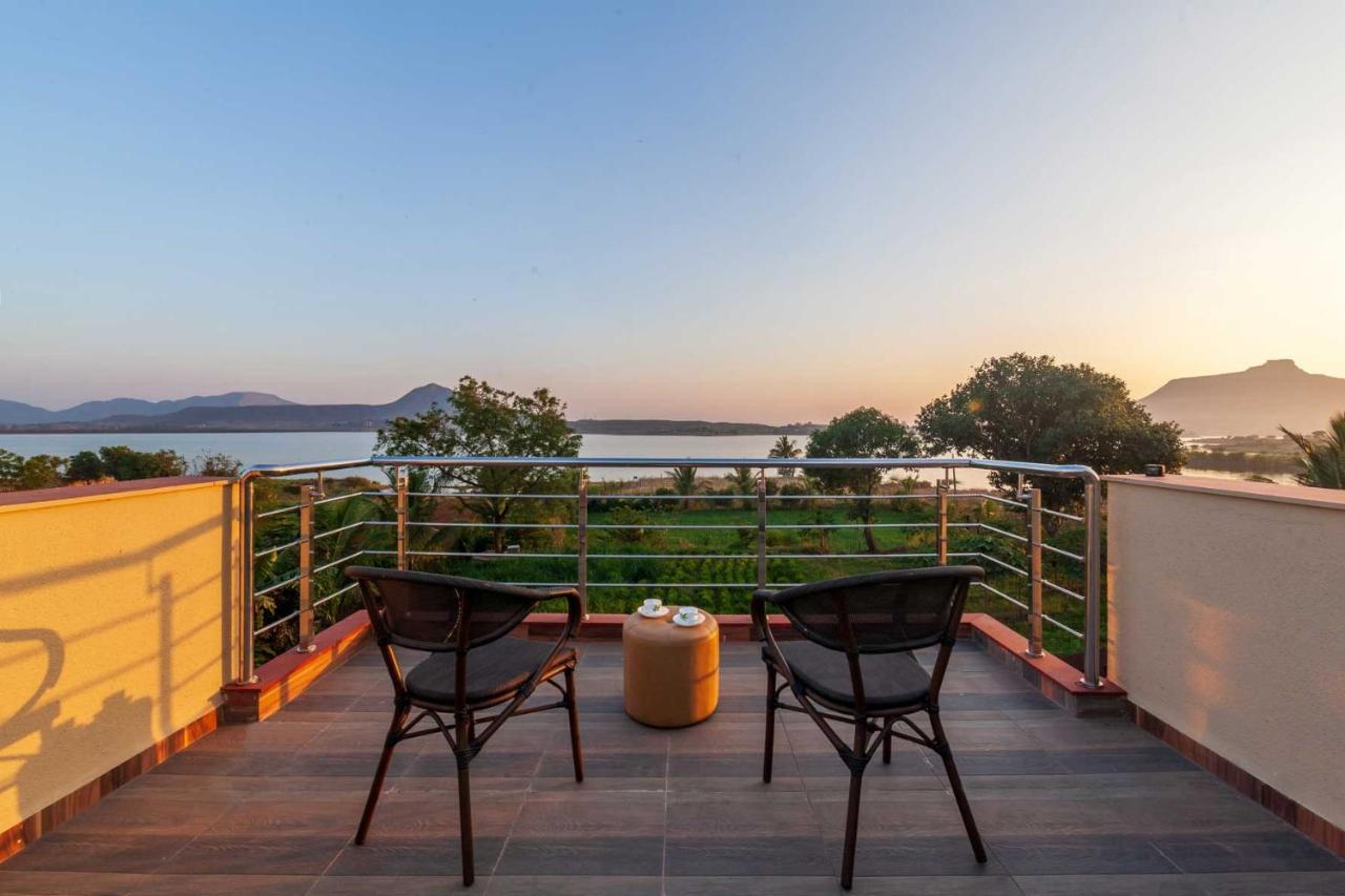 Luna Villa By Stayvista - Lakeside Charm With Terrace, Lush Lawn & Modern Decor Нашик Екстериор снимка