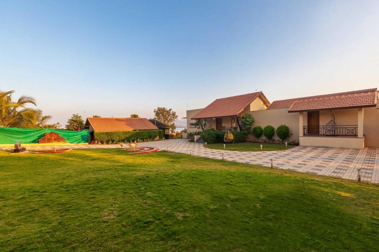 Luna Villa By Stayvista - Lakeside Charm With Terrace, Lush Lawn & Modern Decor Нашик Екстериор снимка
