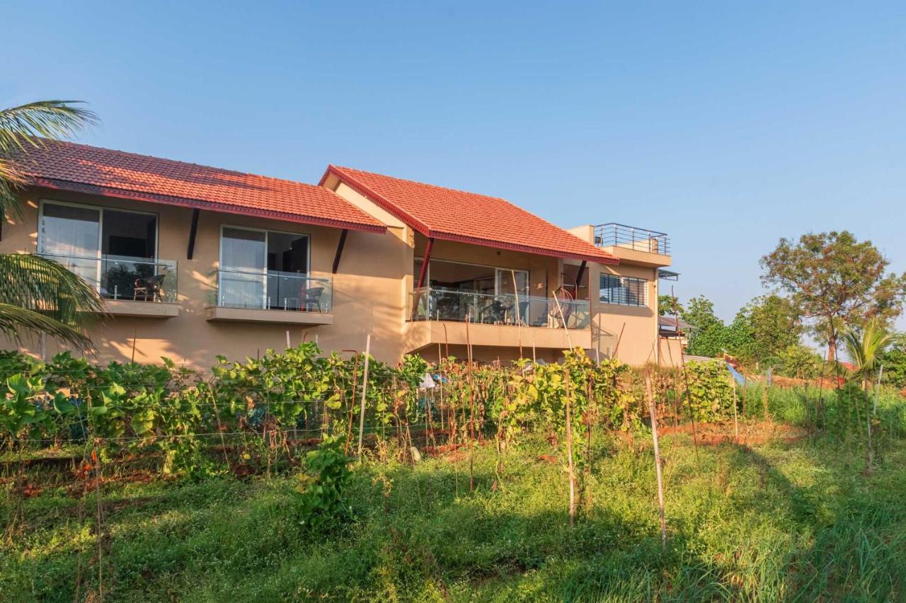Luna Villa By Stayvista - Lakeside Charm With Terrace, Lush Lawn & Modern Decor Нашик Екстериор снимка