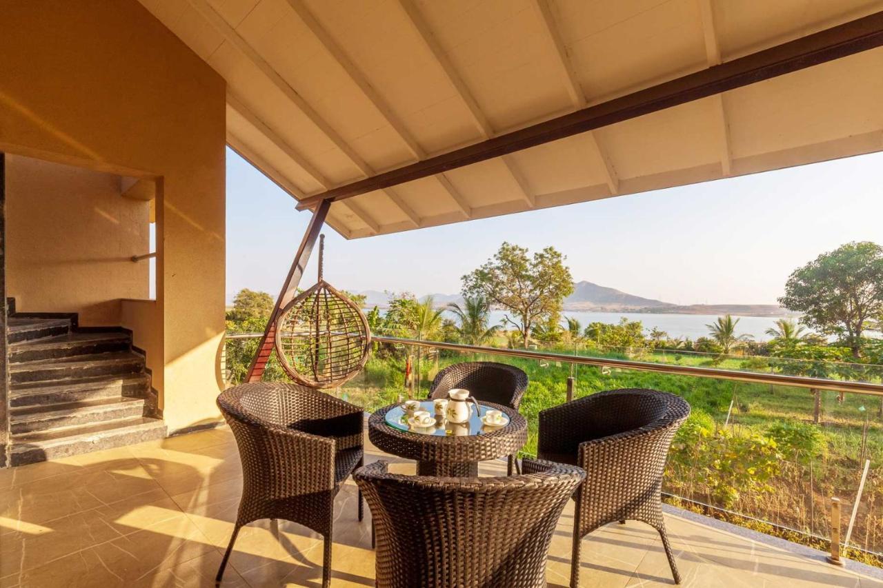 Luna Villa By Stayvista - Lakeside Charm With Terrace, Lush Lawn & Modern Decor Нашик Екстериор снимка