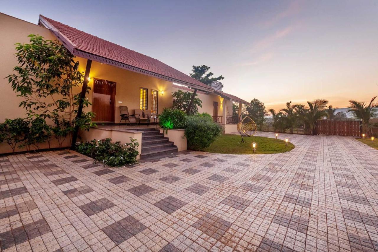 Luna Villa By Stayvista - Lakeside Charm With Terrace, Lush Lawn & Modern Decor Нашик Екстериор снимка