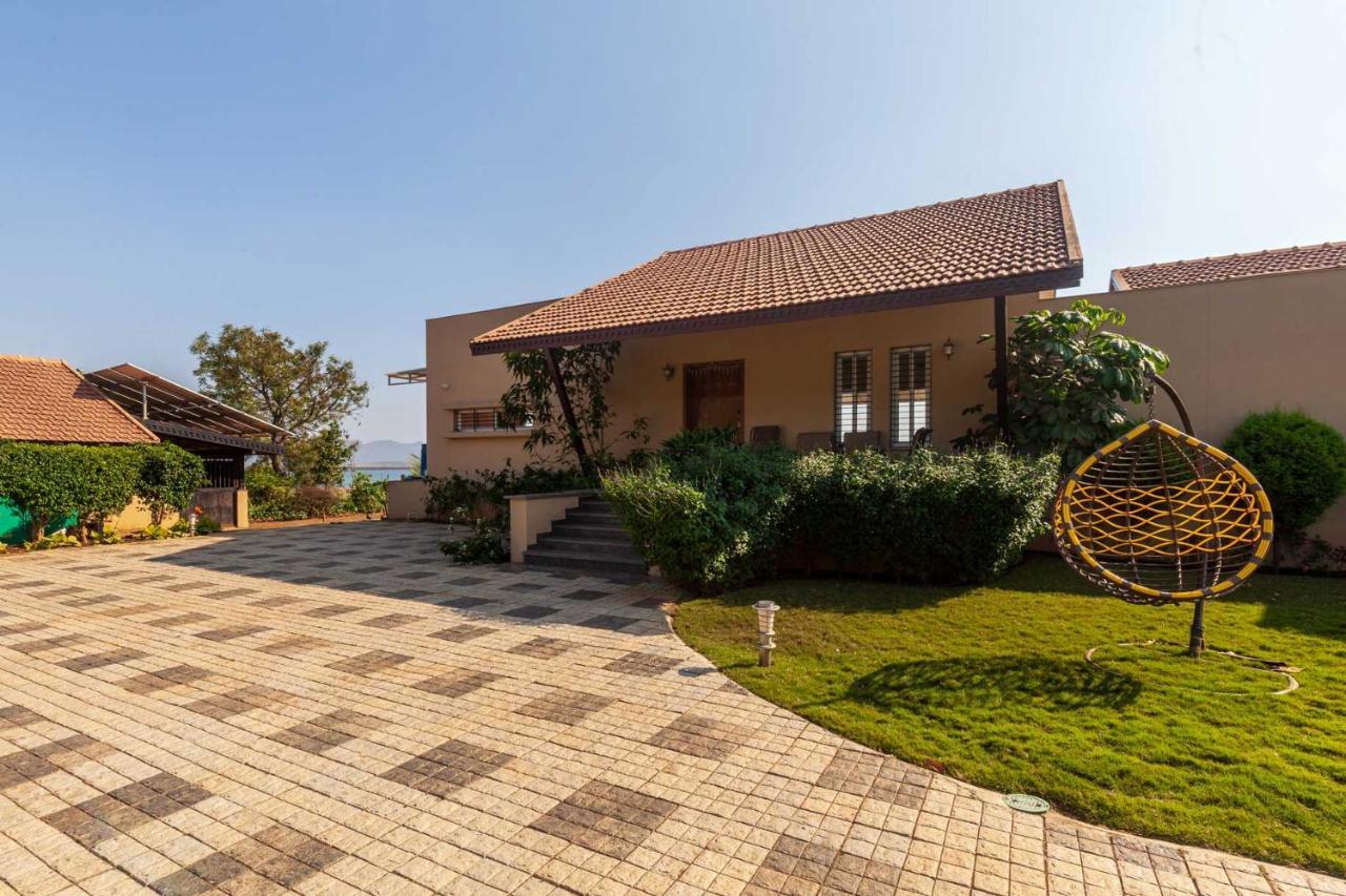 Luna Villa By Stayvista - Lakeside Charm With Terrace, Lush Lawn & Modern Decor Нашик Екстериор снимка